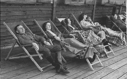 Auschwitz SS guards during a lunch
                            break 